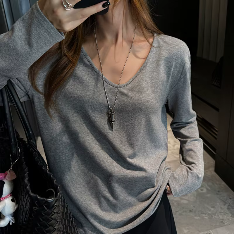 T-shirt gris à col en V et manches longues pour femme