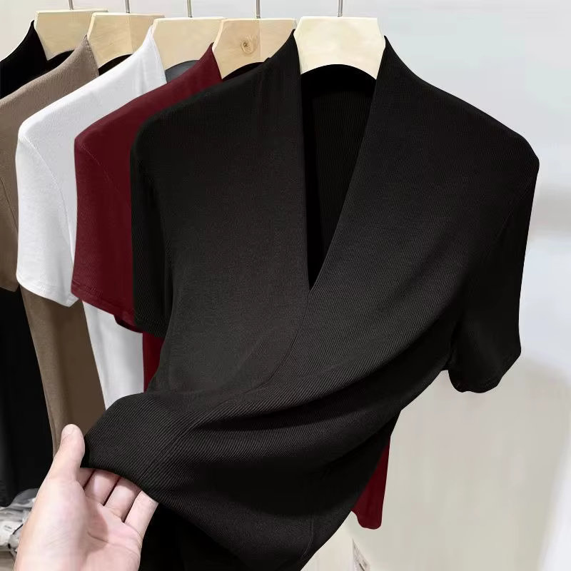 Nouveau haut à manches courtes fileté pour femmes