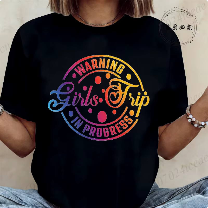 T-shirt « Avertissement : escapade entre filles en cours »