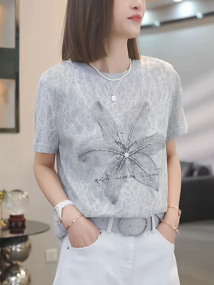 T-shirt de décoration tridimensionnelle orné de fleurs