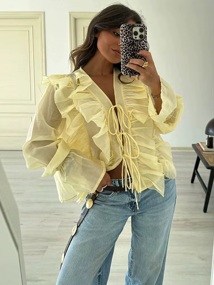 Chemises pour femmes Chic à volants creux à lacets en mousseline de soie col en v manches évasées Blouse femme 2025 printemps nouveau élégant solide dame vêtements d'extérieur