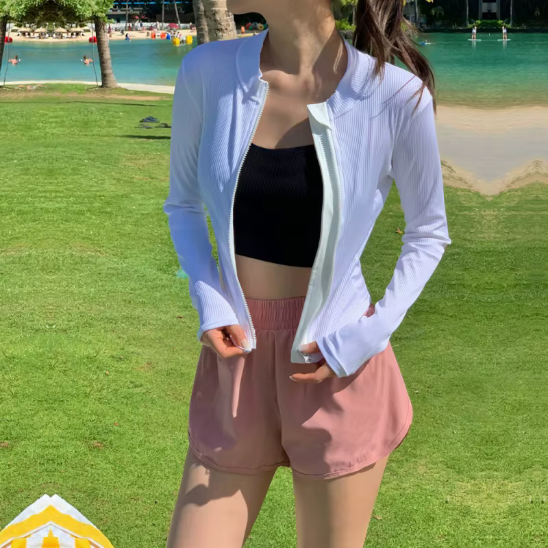 Maillot de bain 4 pièces pour femme, manches longues, protection UV, avec short de surf rembourré, pour sports nautiques