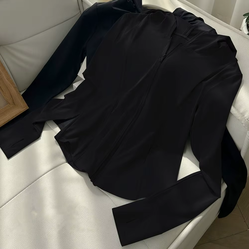 Haut de sport anti-UV à capuche pour femme