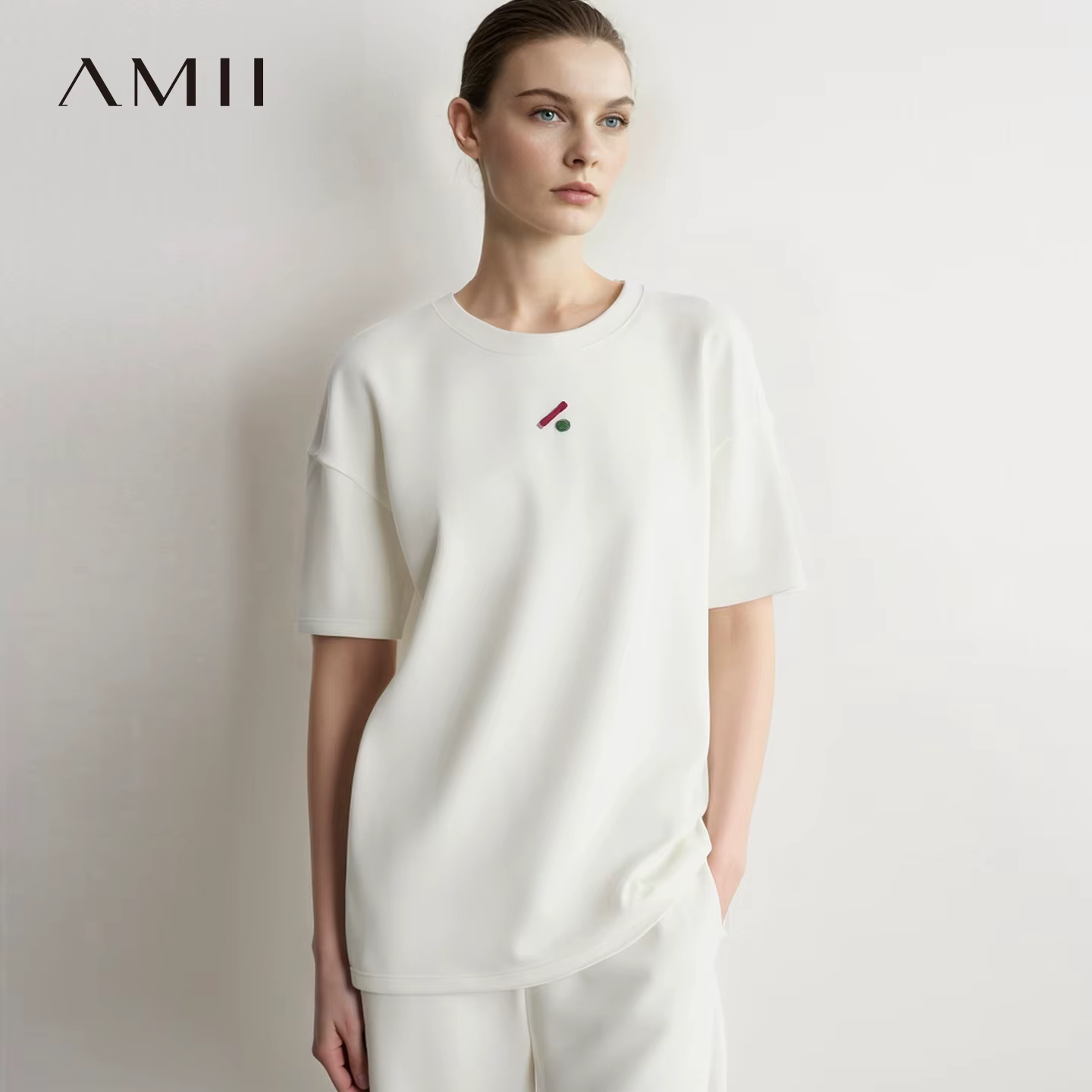 T-shirts pour femmes Amii, col rond, épaules tombantes, broderie géométrique, hauts amples d'automne, vêtements décontractés et confortables pour femmes 12623030