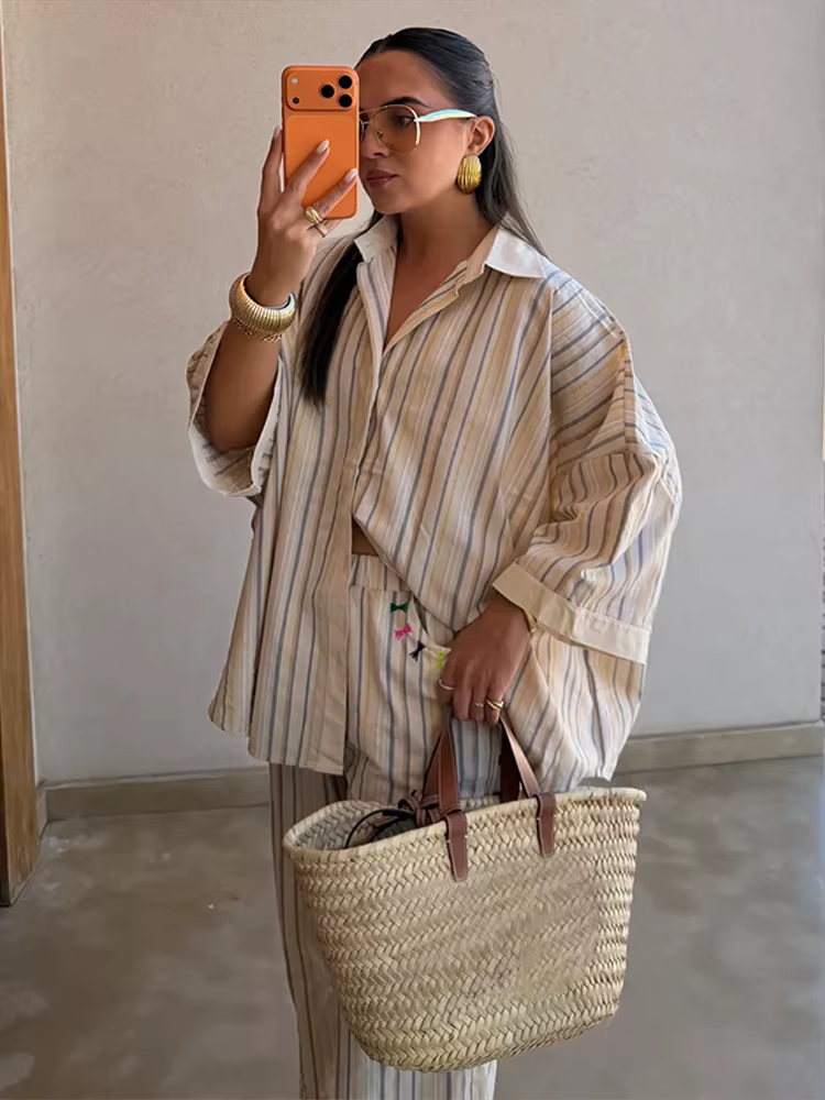 Ensemble chemise et pantalon à rayures