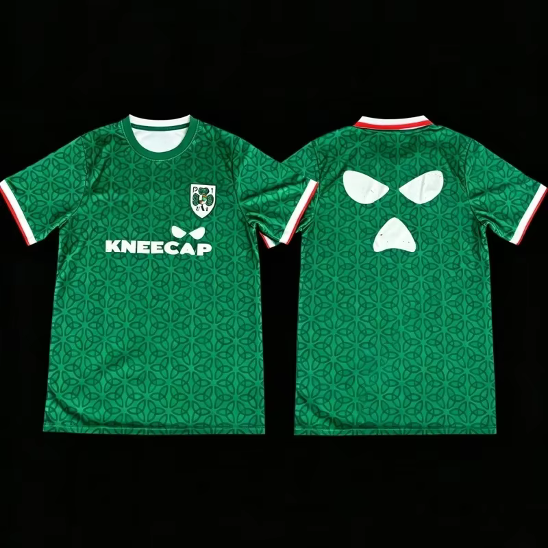 T-shirt de style football avec un motif celtique vert irlandais