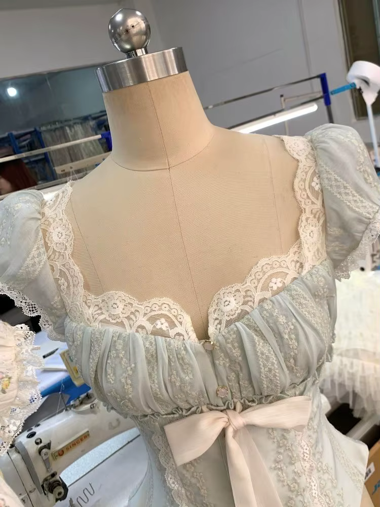 Chemisier floral en dentelle française pour femme