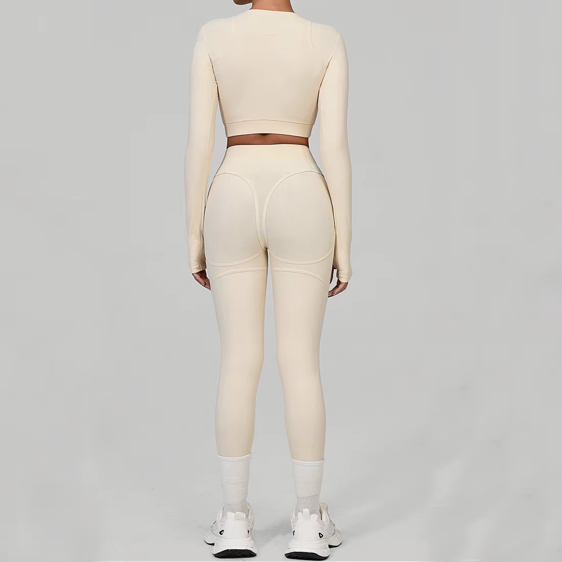Ensemble de yoga avec chemise à manches longues