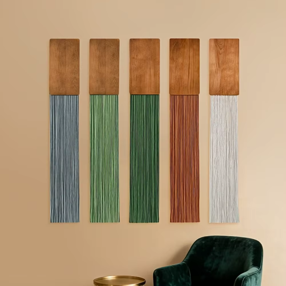 Tapisserie murale en macramé à pompons avec dessus en bois