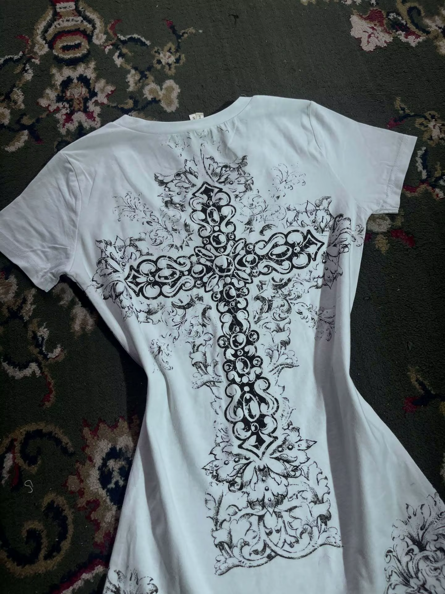 T-shirt Femme Imprimé Floral Croix Gothique 2026 Blanc Coupe Slim Y2K Streetwear