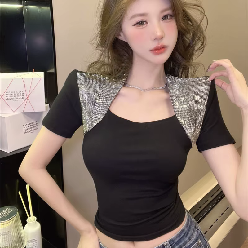 T-shirt à manches courtes et col carré pour femme