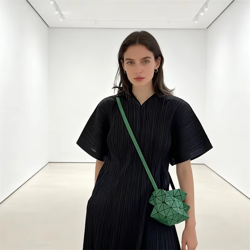 Haut plissé Miyake pour femme