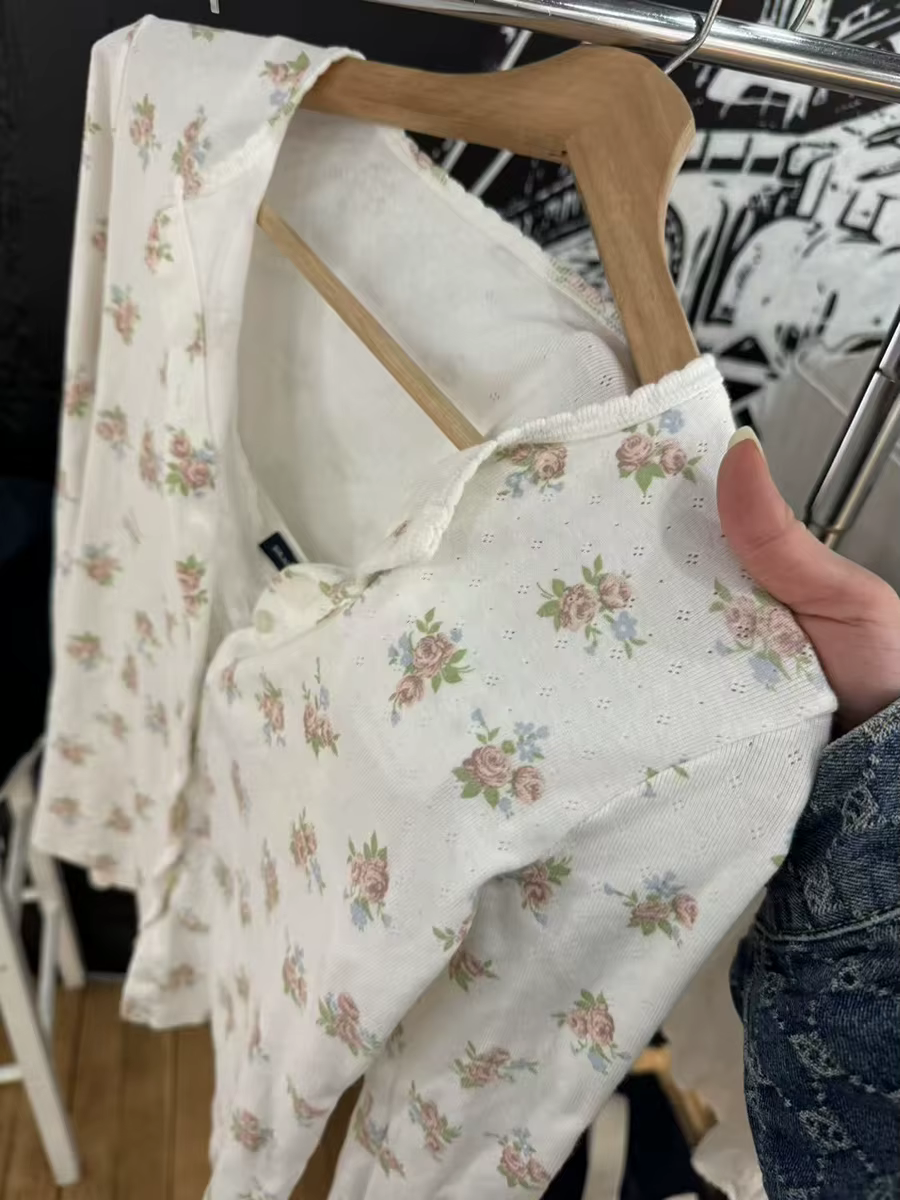 Oeillet imprimé fleuri mince T-shirt femmes Style Preppy col rond simple boutonnage coton à manches longues t-shirts mignon Vintage doux hauts