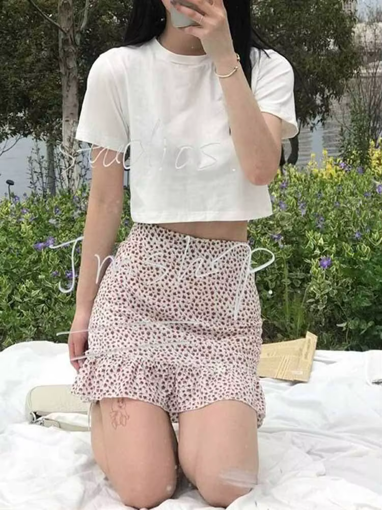 T-shirt femmes recadrée solide Sexy minimaliste offre spéciale mince décontracté mode Preppy Chic Tops basiques Style coréen Streetwear populaire
