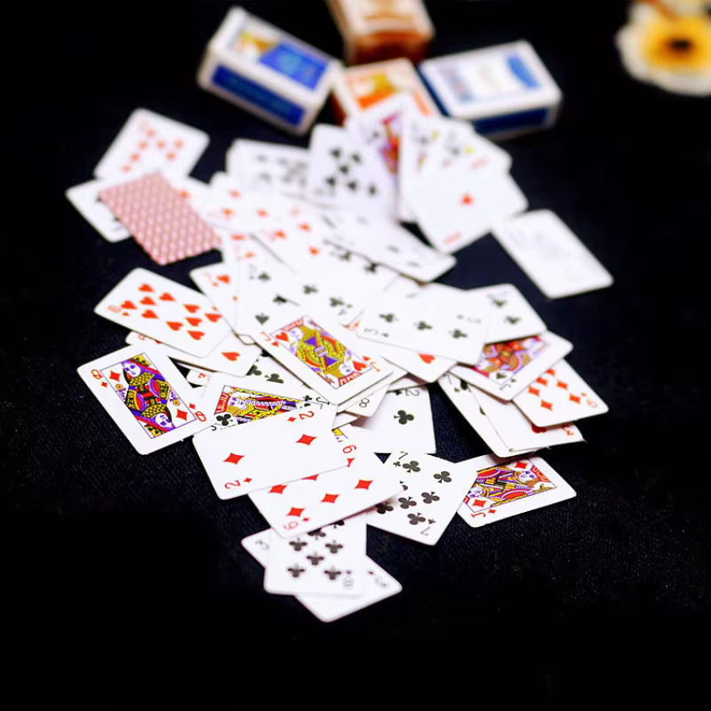 Mini cartes à jouer amusantes et mignonnes