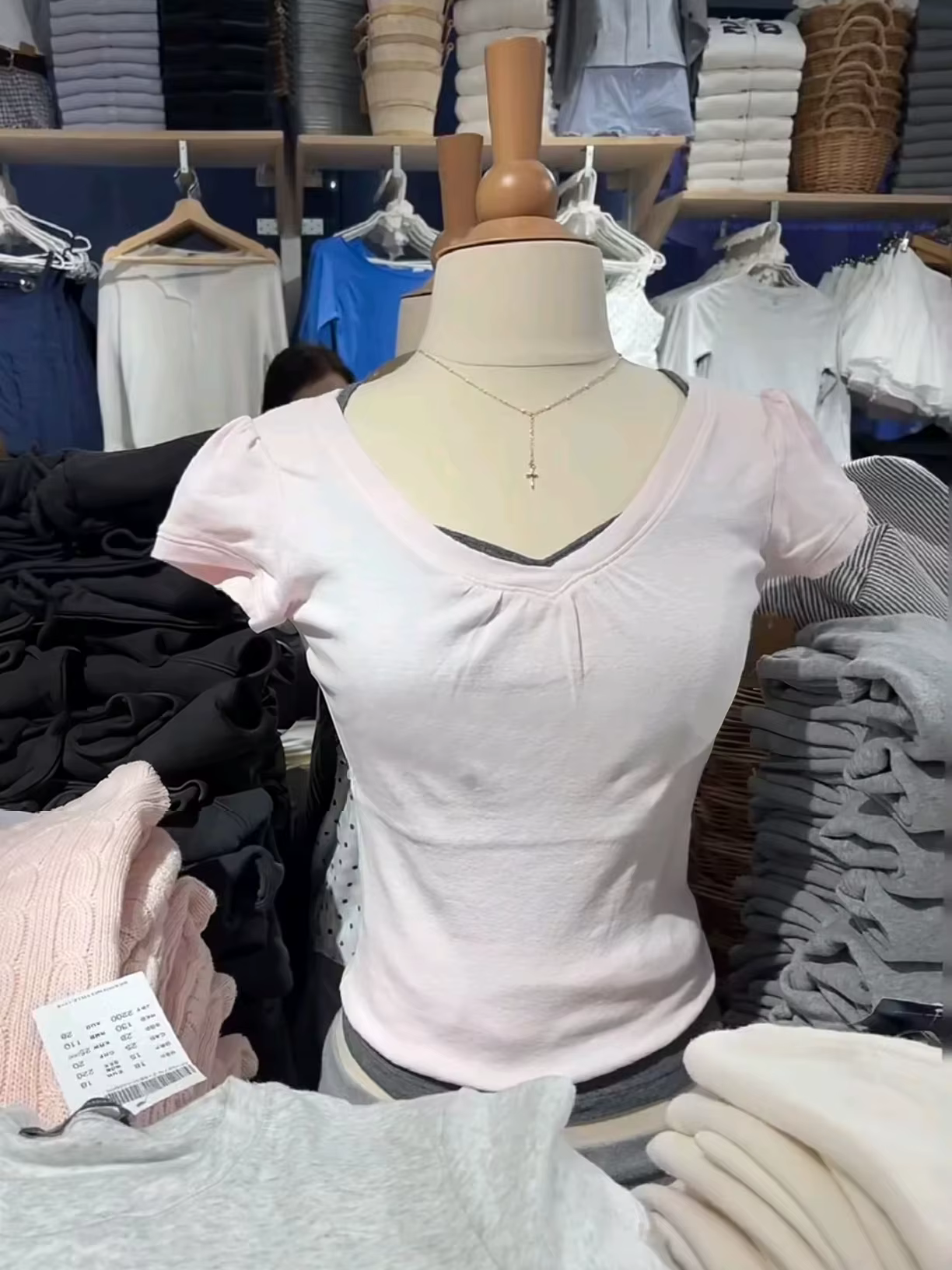 T-shirt basique plissé à col en V pour femme