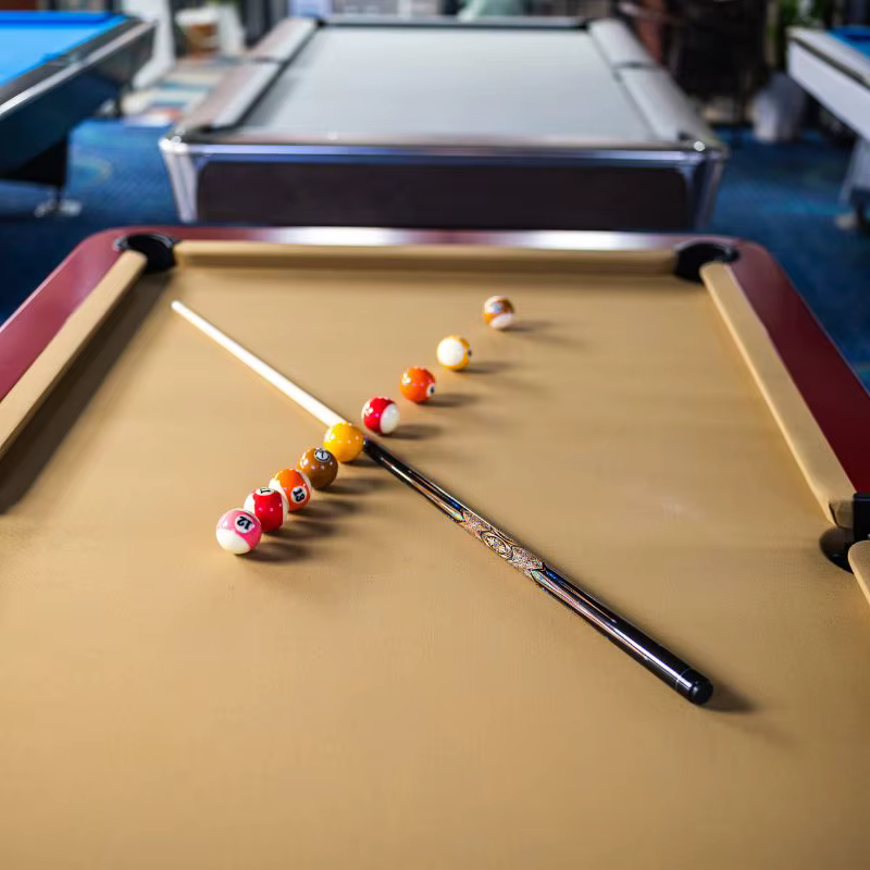 Queue de billard professionnelle à pointe de 13 mm fabriquée avec un bâton