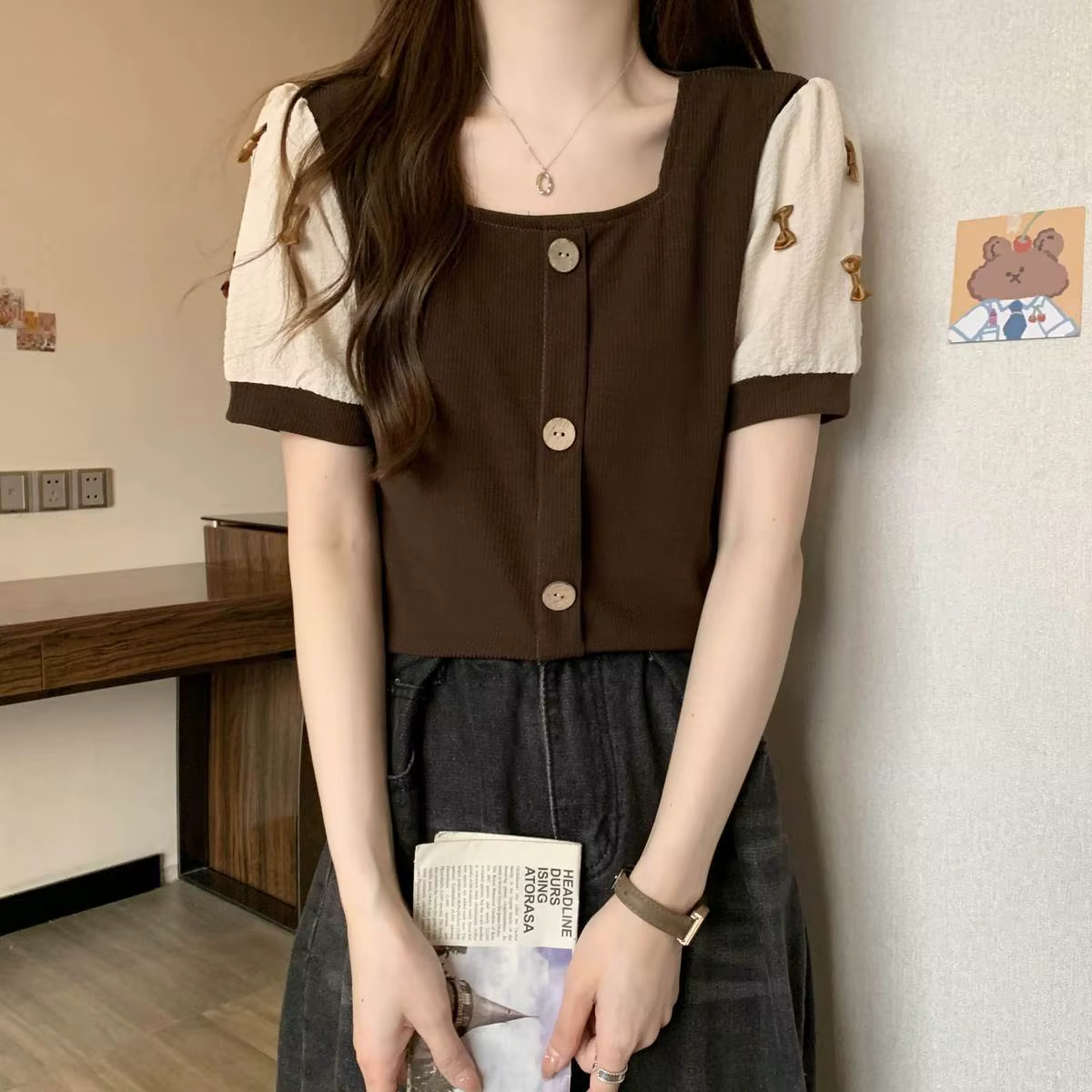 T-shirt à manches courtes avec nœud épissé pour femmes