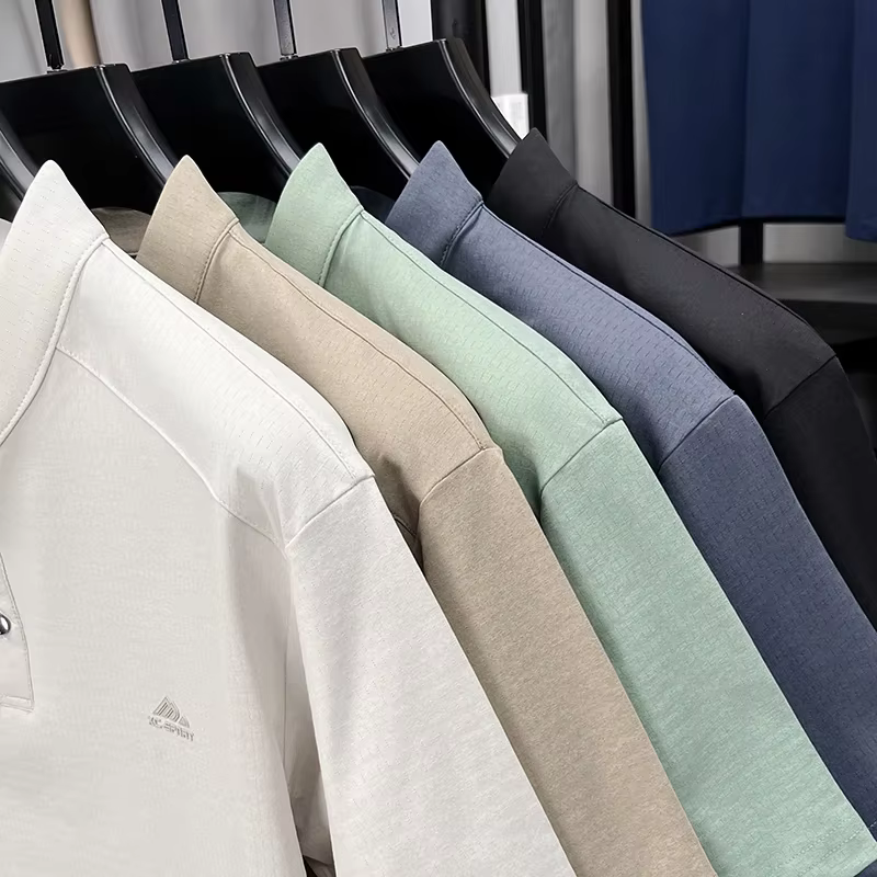 T-shirt Henley à col montant pour homme avec logo sportif