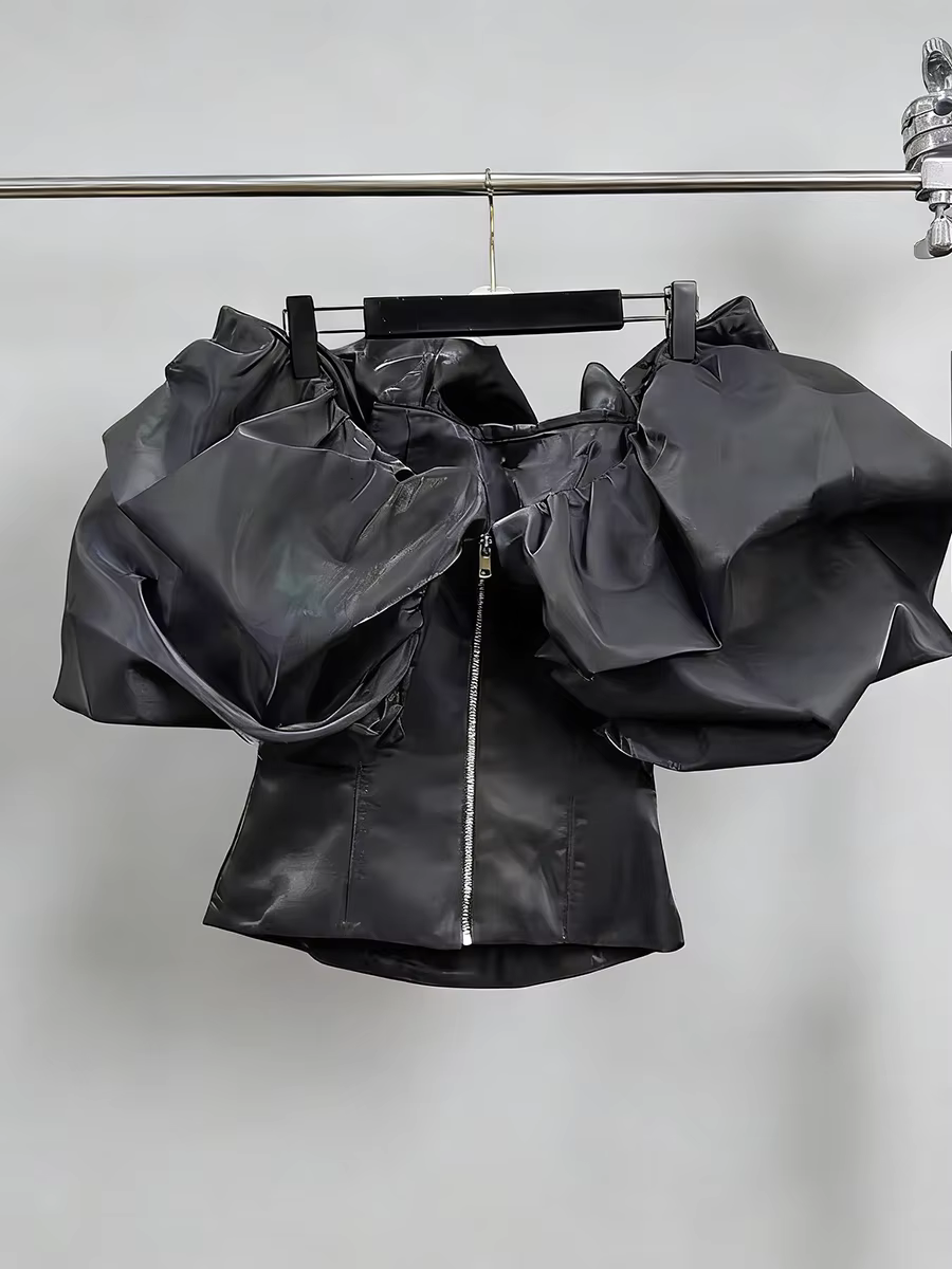 TWOTWINSTYLE – Hauts noirs à volants et épaules dénudées style urbain audacieux pour femme
