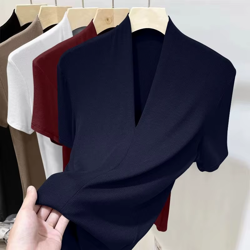 Nouveau haut à manches courtes fileté pour femmes