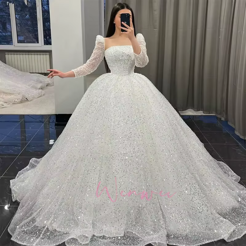 Robe de mariée moderne et élégante à col carré