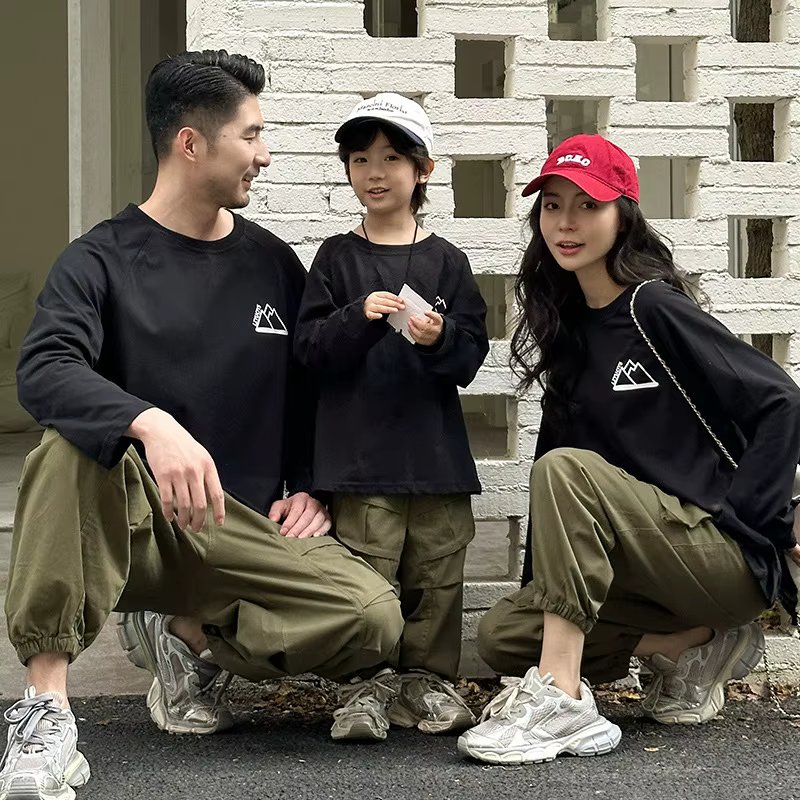 T-shirt noir pour la famille