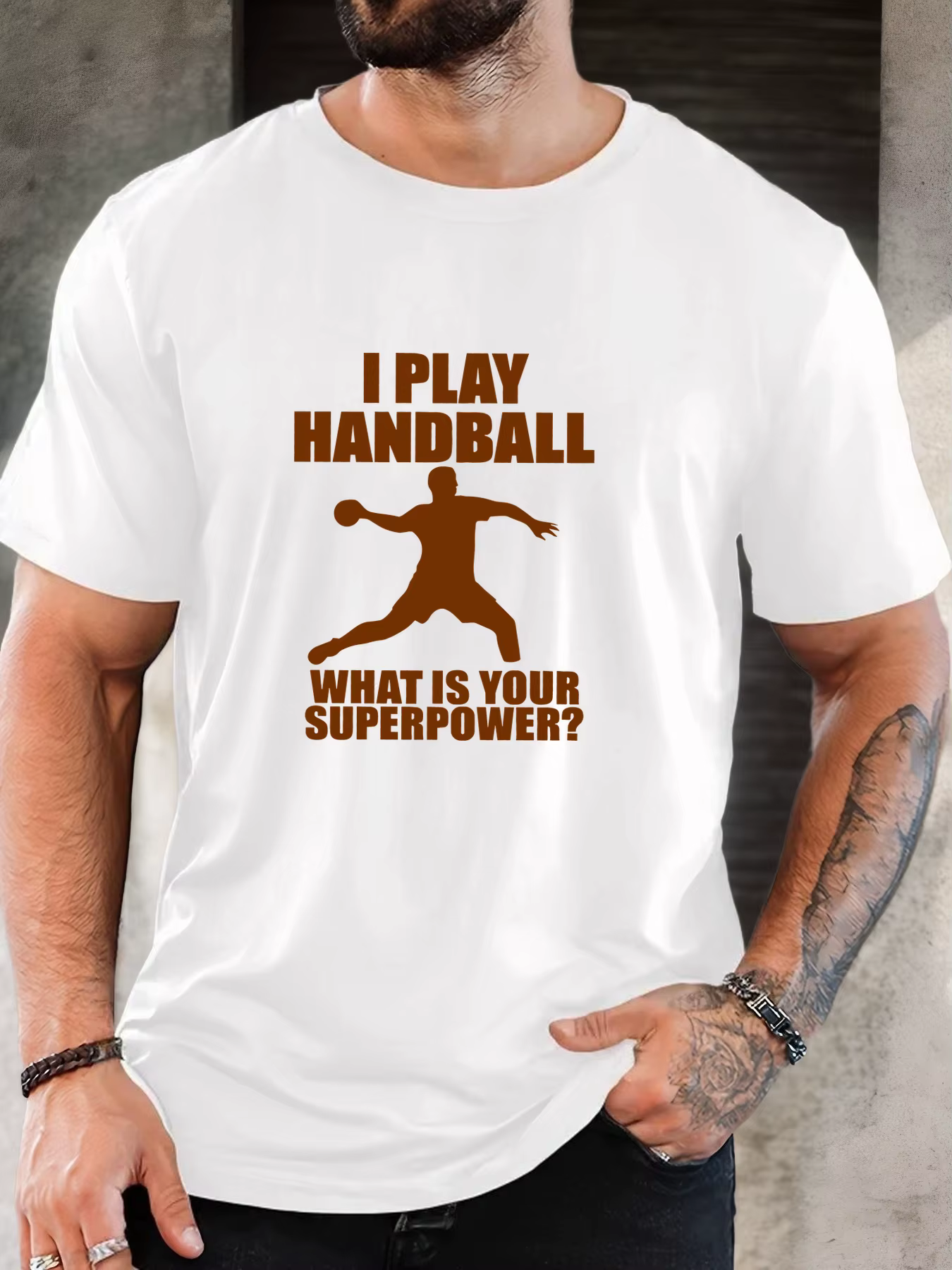 T-shirt noir à col rond pour homme, avec silhouette de joueur de handball marron, slogan sportif « I Play Handball », en coton doux, décontracté, pour le quotidien