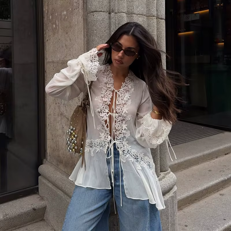 Chemisier en mousseline de soie blanche transparente pour femme, chemisiers en dentelle sexy, chemises à manches longues avec lacets, tenues tendance été 2026