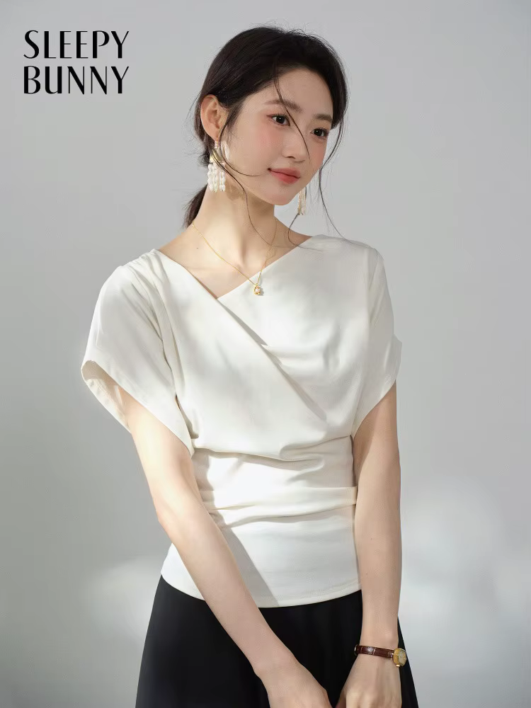 T-shirt drapé à col drapé pour femme, haut à manches chauve-souris, taille cintrée, élégant, doux, tenue décontractée d'été, style chic pour femme