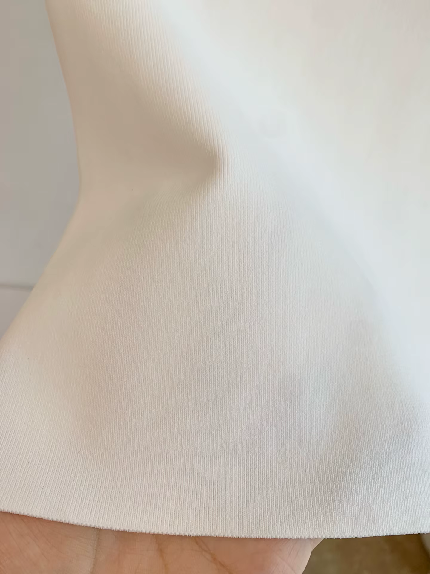 Débardeurs Femme Noirs ou Blancs Été 2026 – Gilet Tricoté Décontracté Slim à Col Halter et Encolure en U Sans Manches