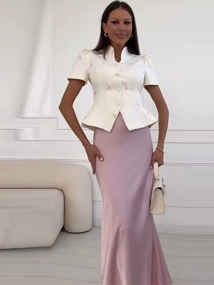 Hauts à col en V brodés à manches courtes avec taille cintrée pour femme