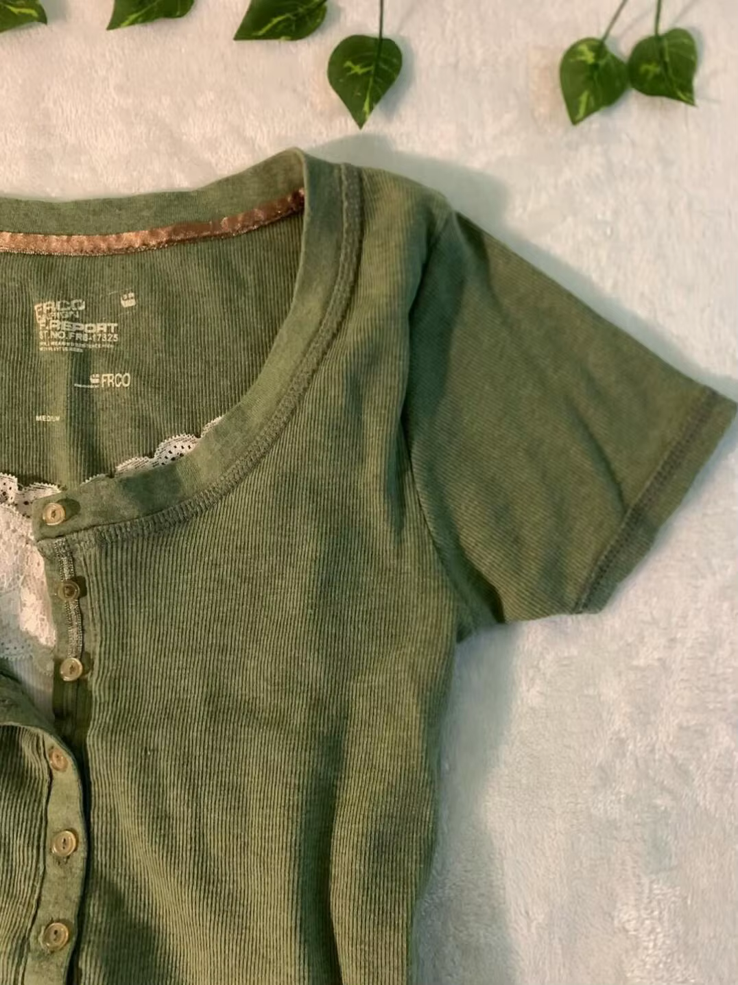 T-shirt vert olive punk pour femme