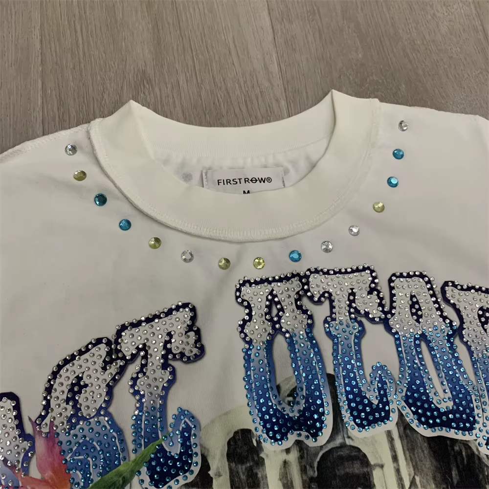 T-shirt Unisexe Lettres Colorées en Strass PREMIÈRE RANGÉE