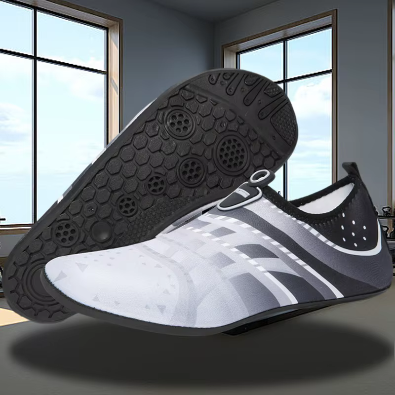 Les chaussures d'entraînement de gymnastique légères avec maille respirante et semelles antidérapantes sont confortables