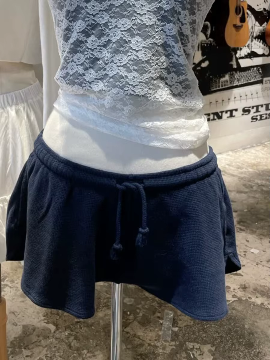 Shorts de sport gaufrés bleu marine pour femme
