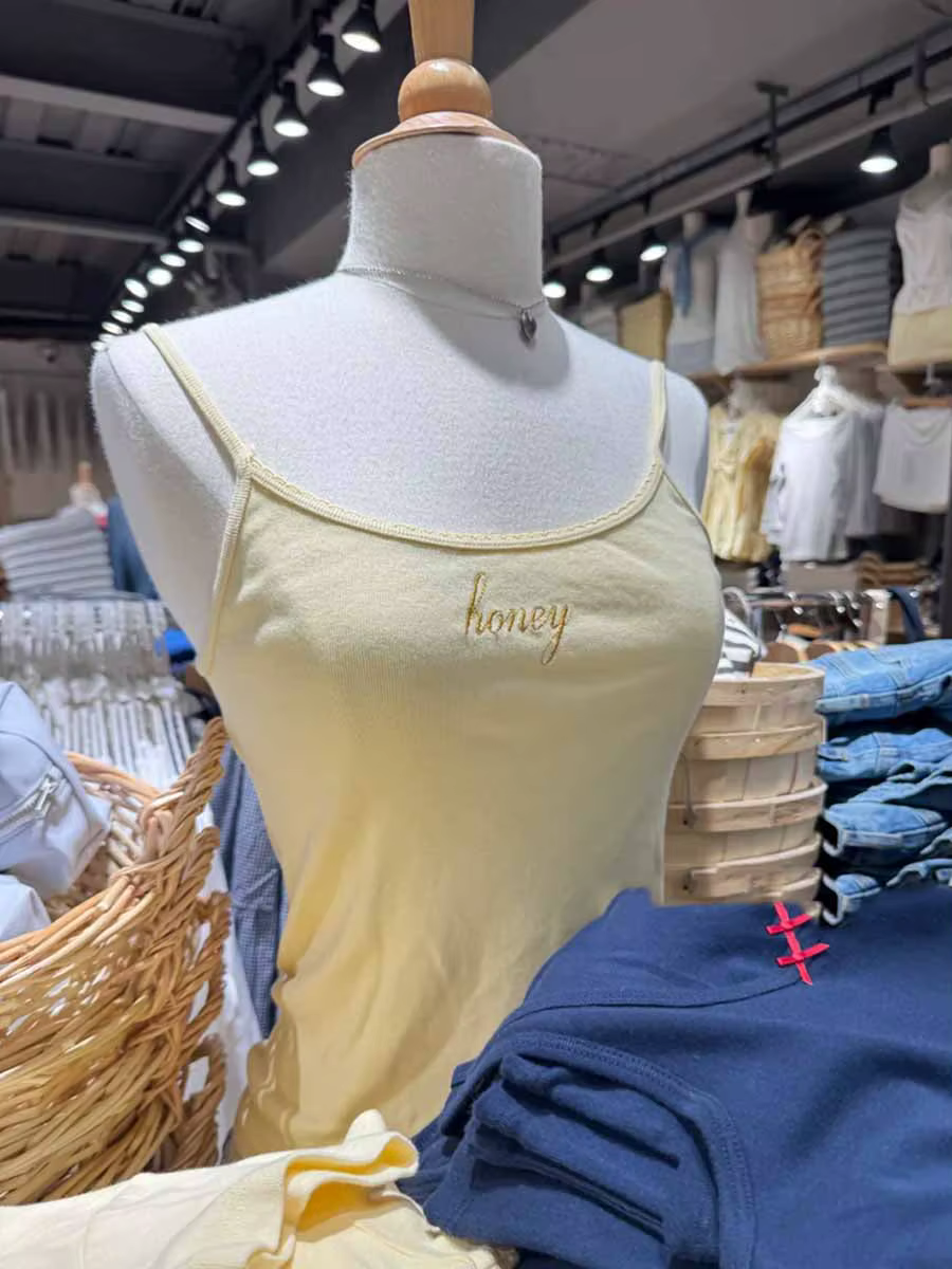Haut court brodé de lettres jaunes pour femmes, garniture en dentelle, Camisole en coton, Slim, sans manches, vêtements doux et mignons, Style Preppy, débardeurs Y2K
