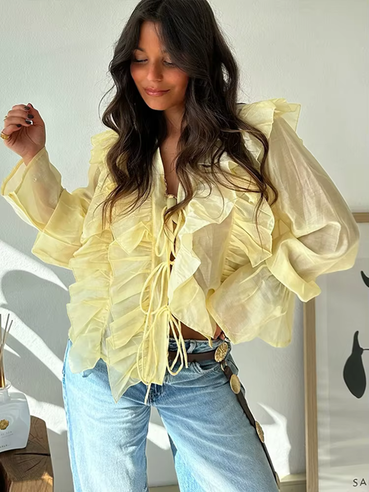 Chemises pour femmes Chic à volants creux à lacets en mousseline de soie col en v manches évasées Blouse femme 2025 printemps nouveau élégant solide dame vêtements d'extérieur