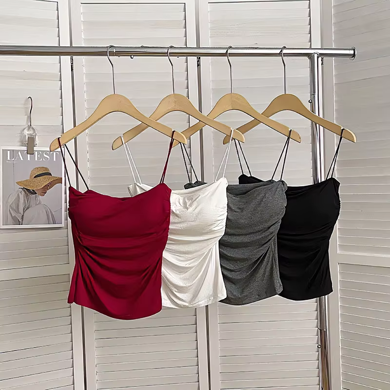 Haut court noir moulant à bretelles spaghetti pour femmes