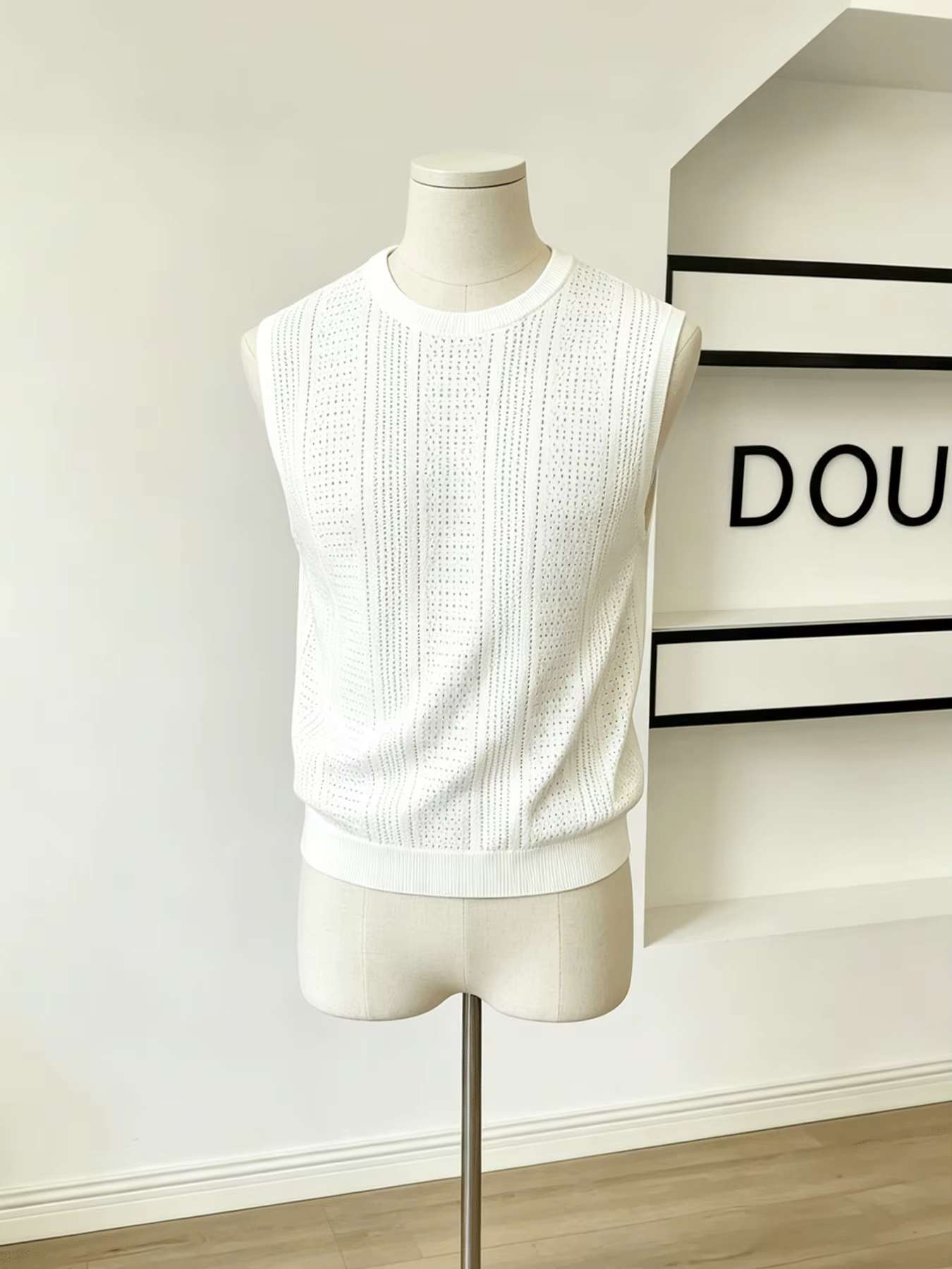 Les gilets tricotés sans manches pour hommes conviennent aux rendez-vous
