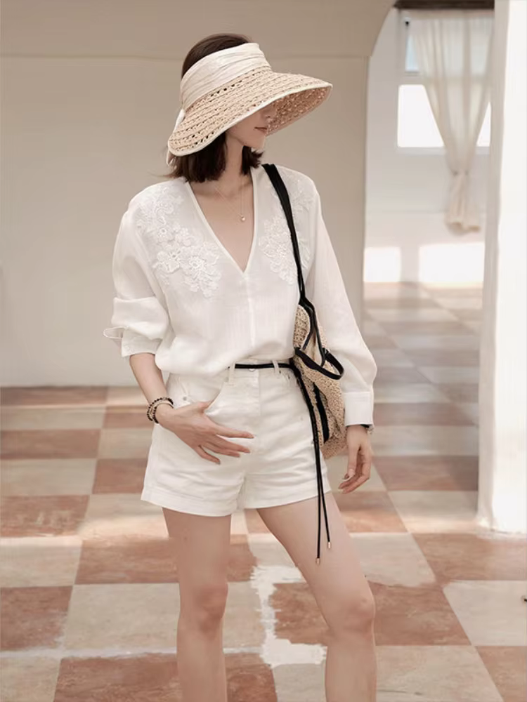 Chemise à broderies florales pour femmes 2026 Blusas Mujer De Moda Manches longues Col en V Blouses Chic Vintage coréen Hauts féminins