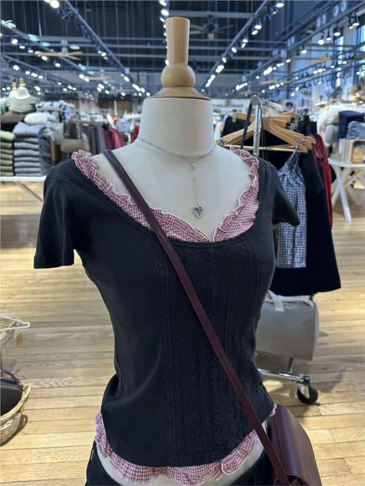 T-shirt noir à dentelle pour femme