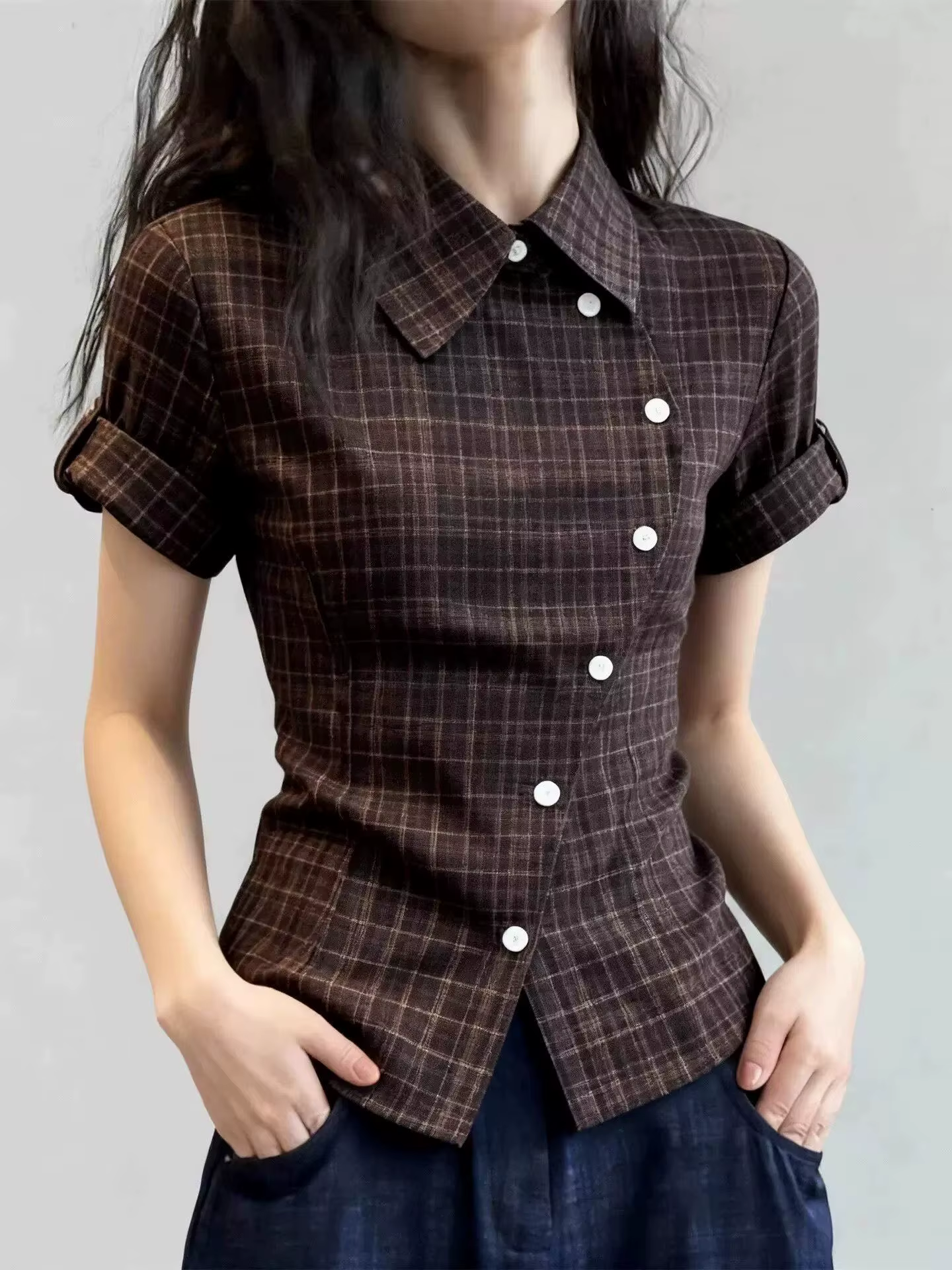 Chemise à manches courtes à carreaux couleur café rétro pour femmes