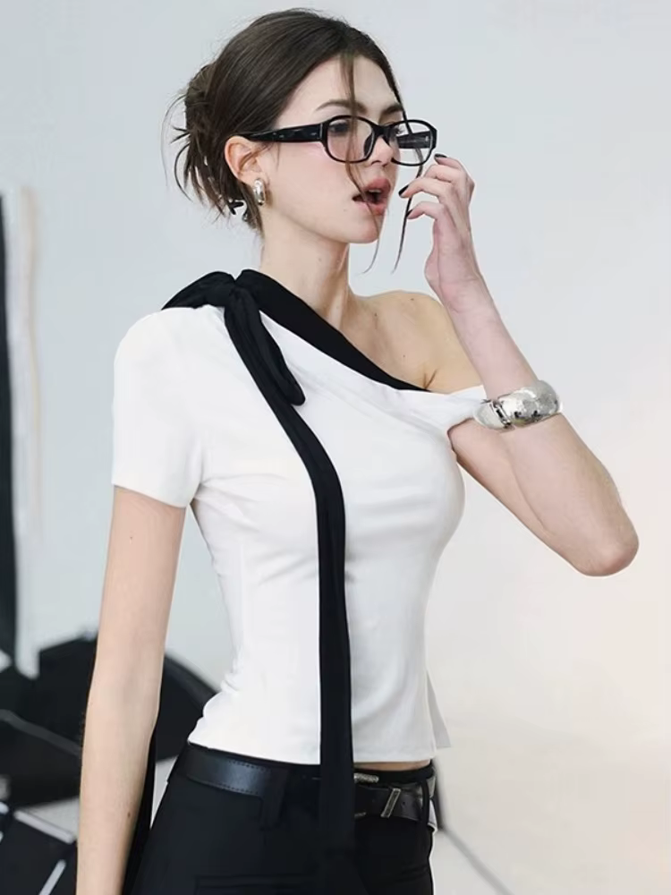 T-shirt col incliné pour femmes