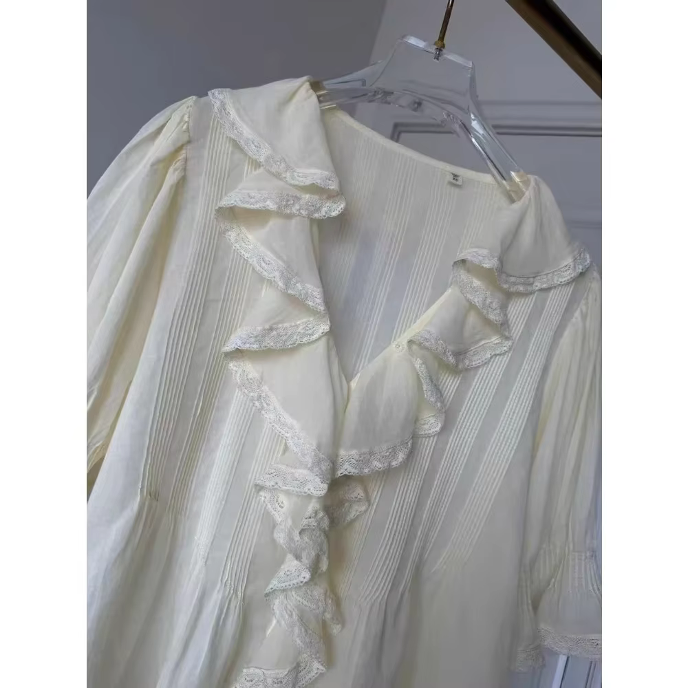Chemise à manches courtes plissée jaune en dentelle à col en V style vacances à la plage française pour femme