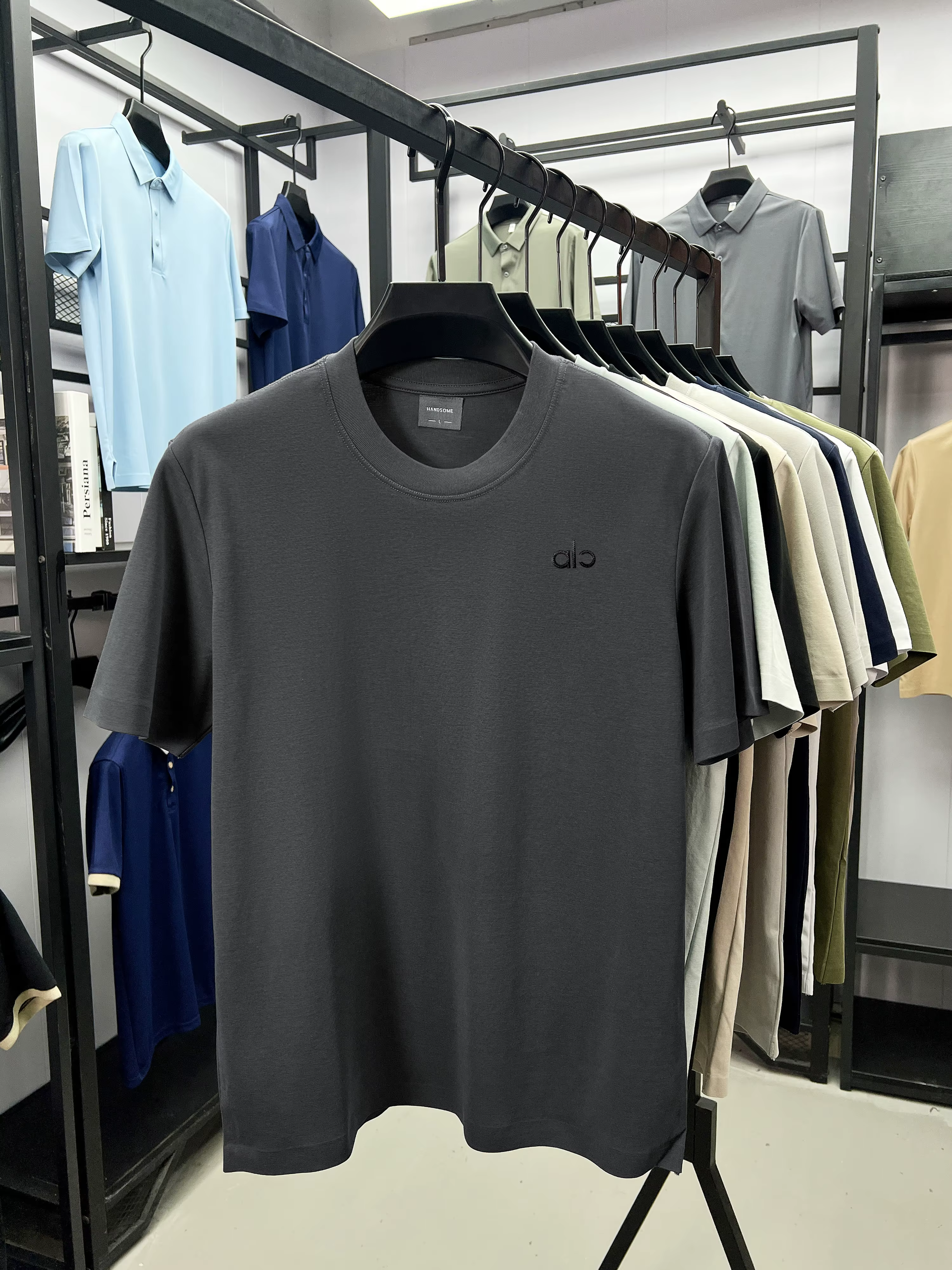 T-shirt col rond homme tendance 2026