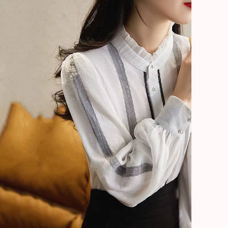 Chemise à manches longues en dentelle épissée française