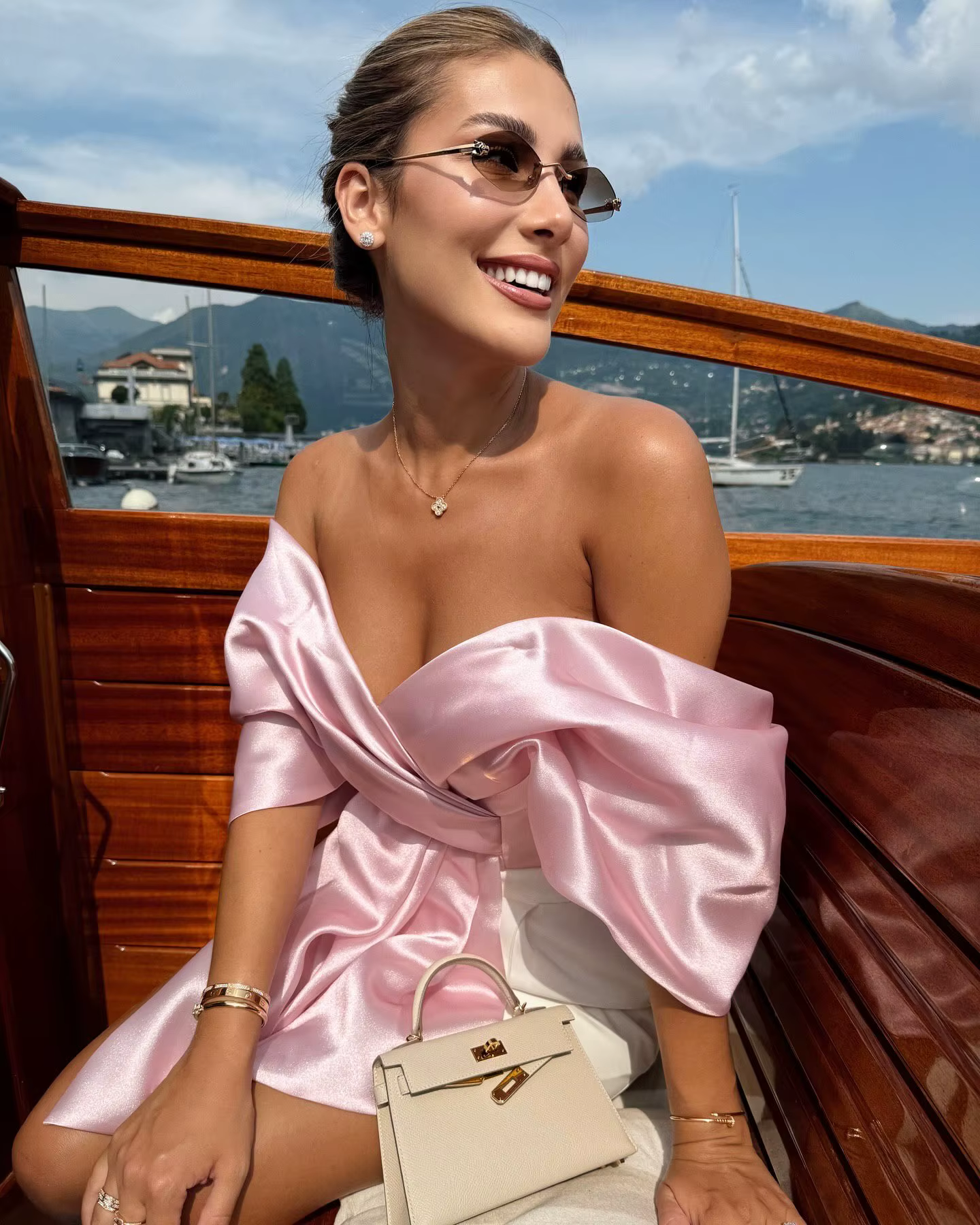 Haut court en satin rose clair avec mancherons pour femme