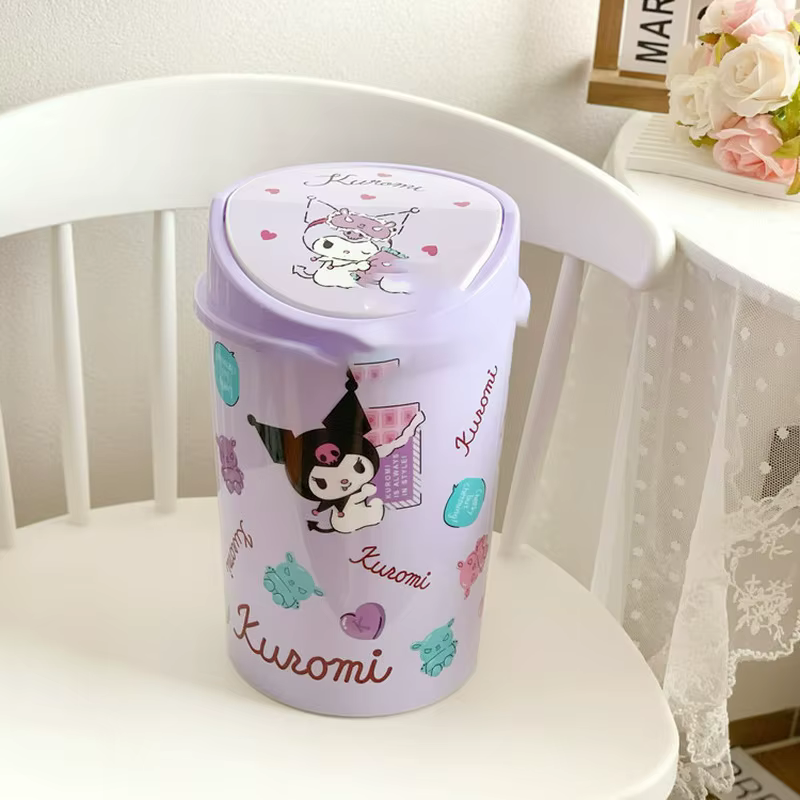 Poubelle à couvercle rabattable Hello Kitty – Parfaite pour les bureaux de chambre, les coins de coiffeuse et autres zones de la pièce