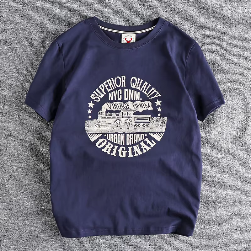 T-shirt à manches courtes pour hommes avec motif train emblématique